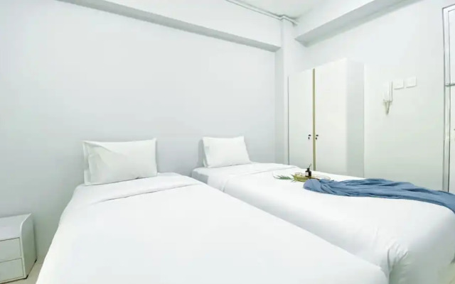 Stunning and Comfy Studio at Green Bay Pluit Apartment