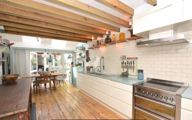 Stylish 3 Bed House with Parking in Bermondsey, Se1