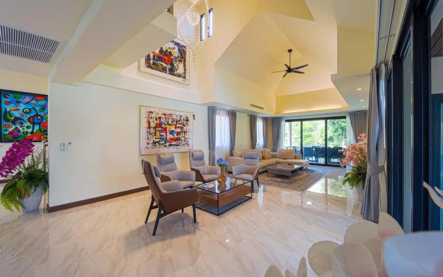 Luxury 5 Bedroom Villa nr to Beach - SRS