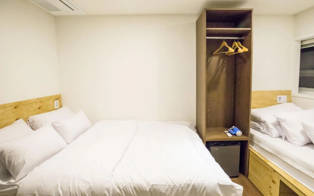 Step Inn Myeongdong 2 - Hostel
