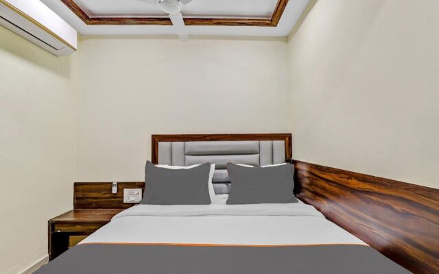 Collection O 83963 Hotel Silver Inn