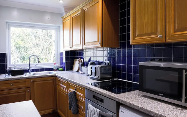 Apartmentsleeps3-balcony-valleyview-parking