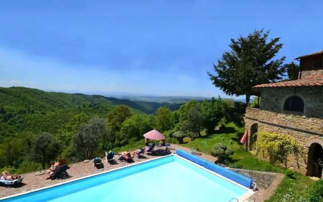 Elegant Holiday Home in Tuscany With Swimming Pool