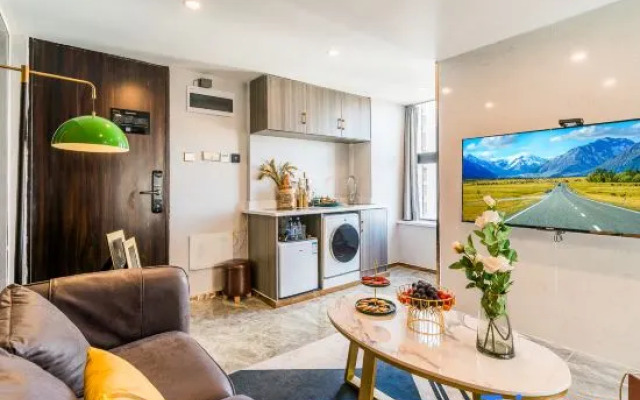 Cloud Travel High-end LOFT Hotel apartment (Jiuyanqiao Store)