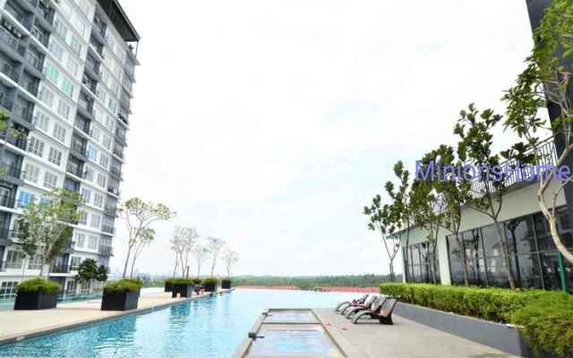 Minions Homestay_Near KLIA_WIFI + TV Box