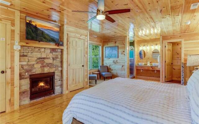 Splash of Moonshine - Two Bedroom Cabin