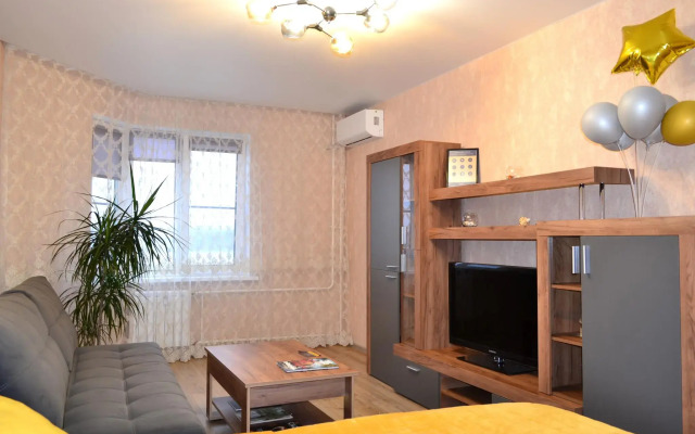 ЭмиЛи на улице Маршала Одинцова 25Б/12