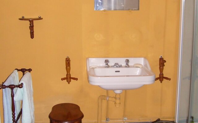 Château De Serrigny