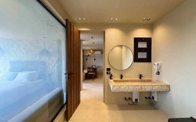 The 2 BDR Pyramids Vista w/ Bathtub