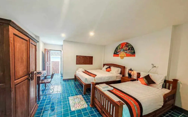 Baan Khlong Mae Kha