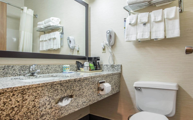 Quality Inn & Suites Bloomington I-55 and I-74