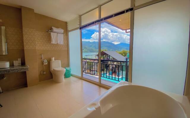 Majestic Lake Front Hotel & Suites