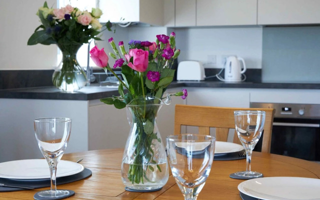 Ebbsfleet International Apartment
