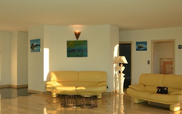 Villa Area