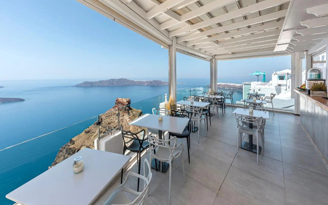 Pearl on the Cliff Hotel & Suites