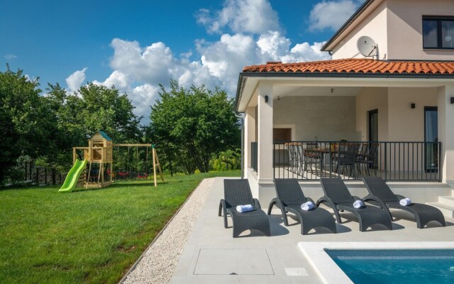 Stunning Home in Prodol With Outdoor Swimming Pool, Wifi and 4 Bedrooms
