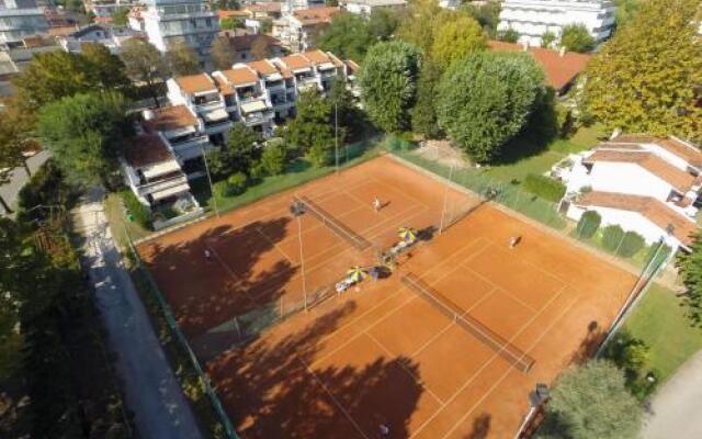 Los Nidos Holiday Resort Bungalows