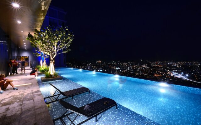 Expressionz Professional Suites by SweetHome