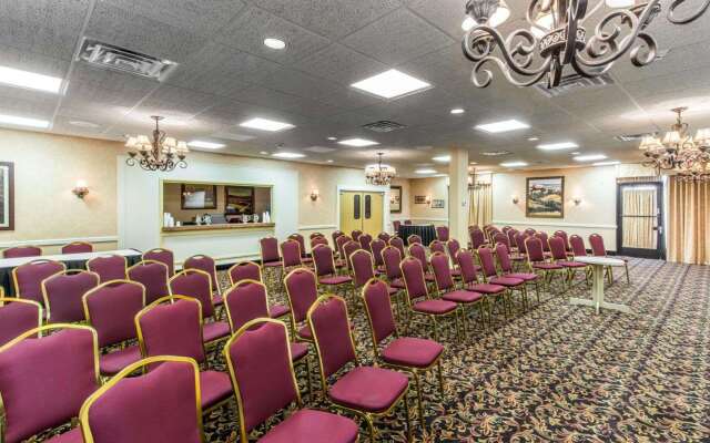 Quality Inn & Suites Conference Center Across from Casino
