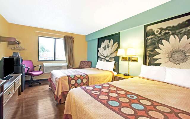 Super 8 by Wyndham Baltimore/Essex Area