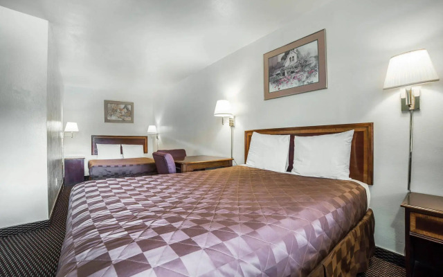 Rodeway Inn & Suites