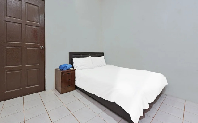 Oyo 90596 Casaria Inn