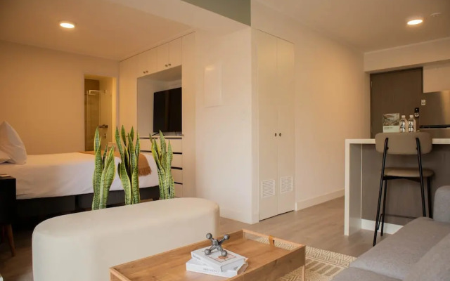 w Radiant 1BR w Private Balcony in Miraflores