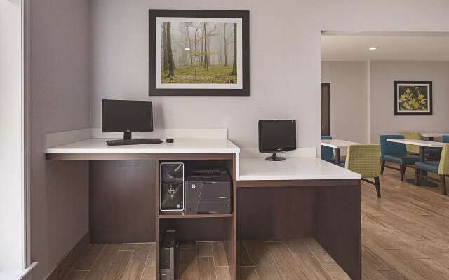 La Quinta Inn & Suites by Wyndham Central Point - Medford