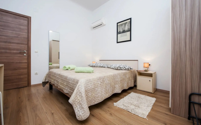 Apartments & Rooms Chiara