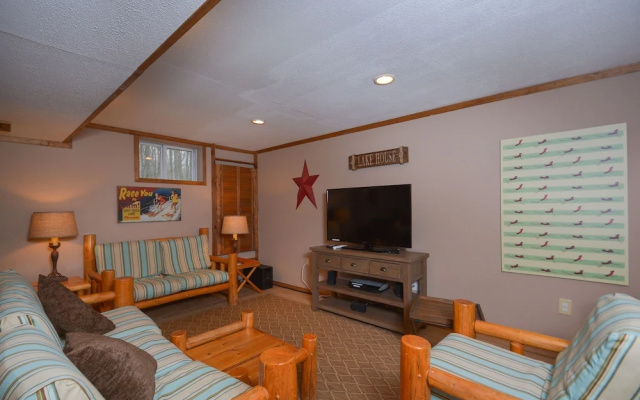 Four SKIsons 3 Bedroom House