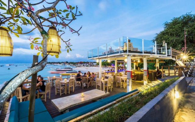 Ware Ware Surf Bungalow Lembongan