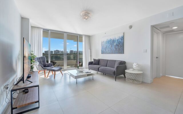 Stunning 2BR 2BA  Bay Harbour with Pool