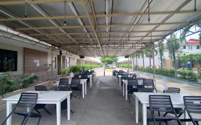 S&M Hotel