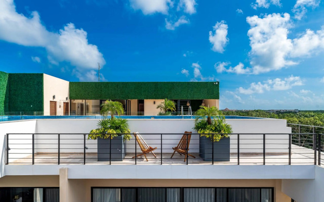 Ultra Luxury Condo, Rooftop Pool and HIGH SECURITY, Viva Residence