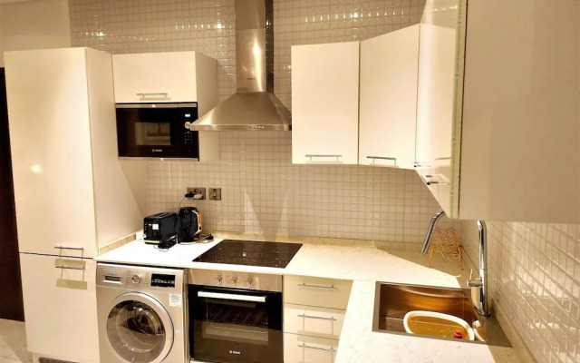 Elegant 2Bed Gem-5star Service-Pools-Gym