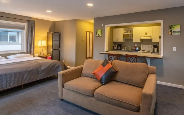 Banff Boundary Lodge Mountainview Studio