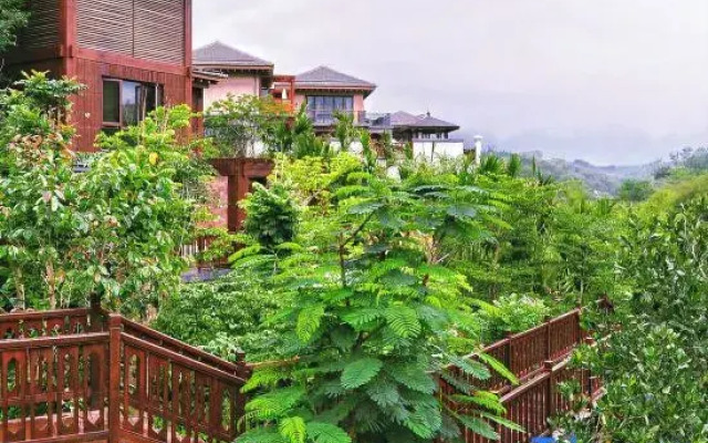 Hainan Mount Qixian Tang Hotel