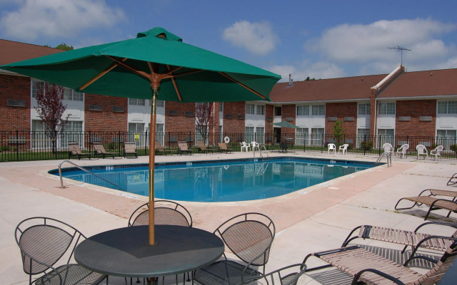 Rodeway Inn & Suites