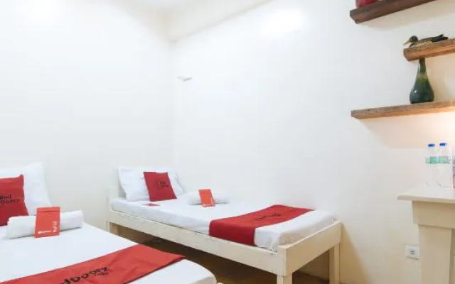 RedDoorz Hostel @ Deomar Hometel & Farm Cafe Vigan Ilocos