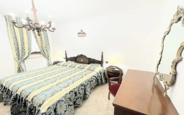 24 Guests - Heartbreaking Lake View and Pool