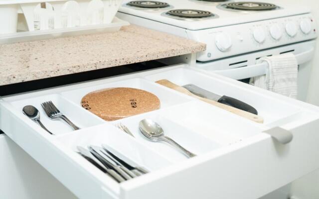 Beautiful 2BR Suite in central West Vancouver