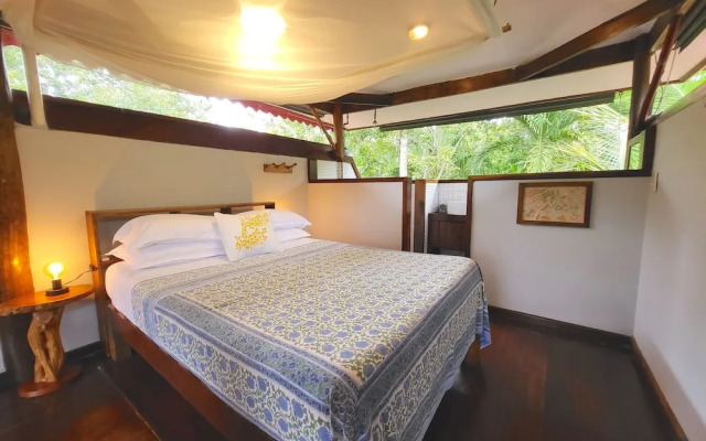 Casa Cayuco Eco-Adventure Lodge