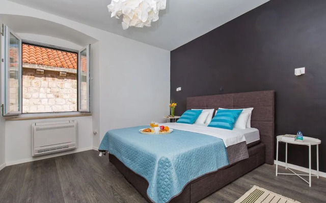 Apartment & Room Joy