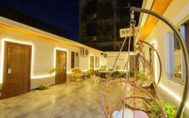 Banyan Tree Courtyard Homestay (Beihai Yintan Branch)