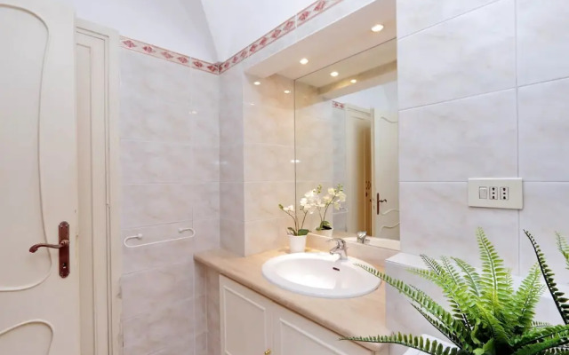 Clementina Charme - My Extra Home