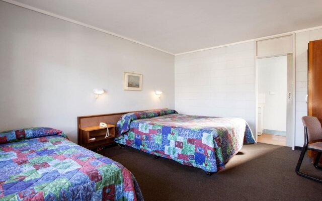 Parkway Hotel