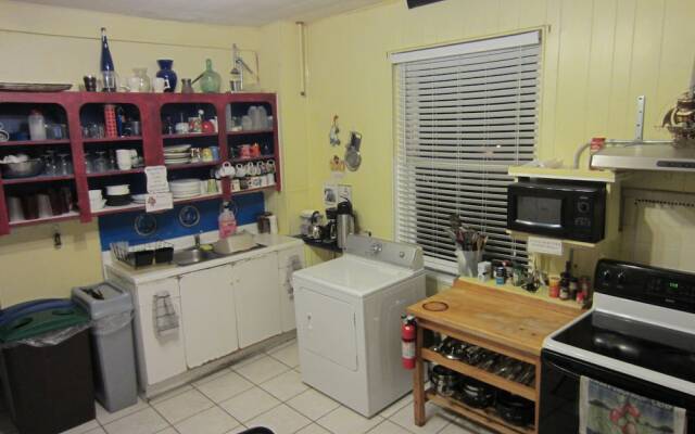 Pirate Haus Inn - Hostel