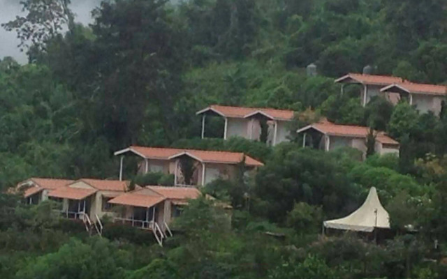 Flora Hill Resort