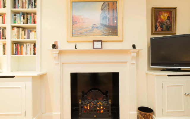 Veeve  Flat Ifield Road Kensington