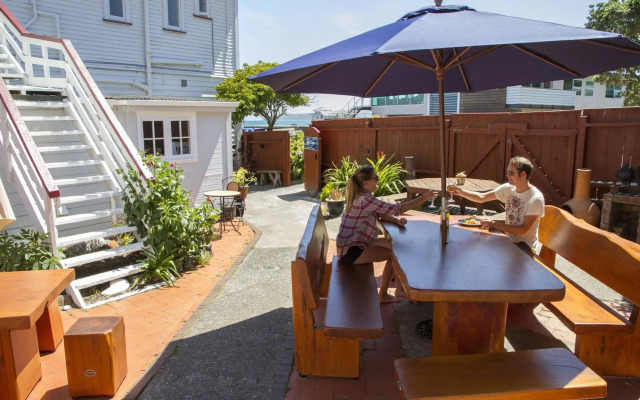 Moana Lodge - Hostel